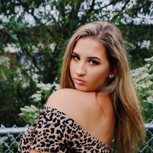 Meet your Posher, Ava